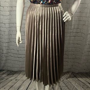 NWT Banana Republic pleated skirt